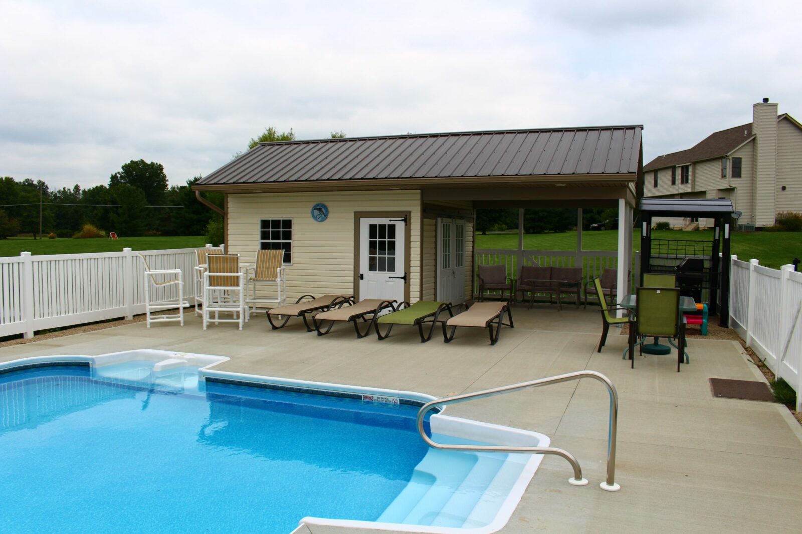 sheds with porches for sale near dayton ohio